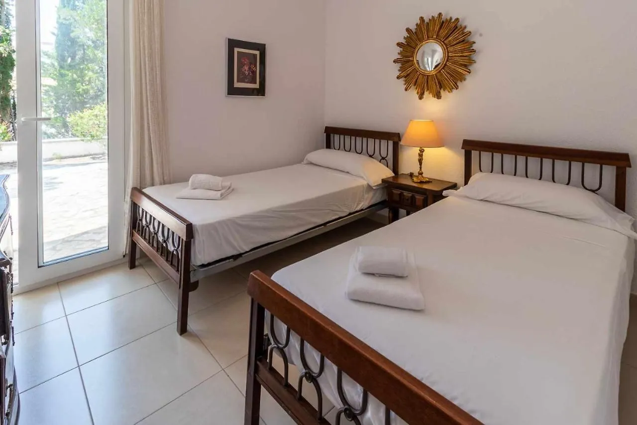La Farella 56 Apartamento Cerca Del Mar Llanca Spain